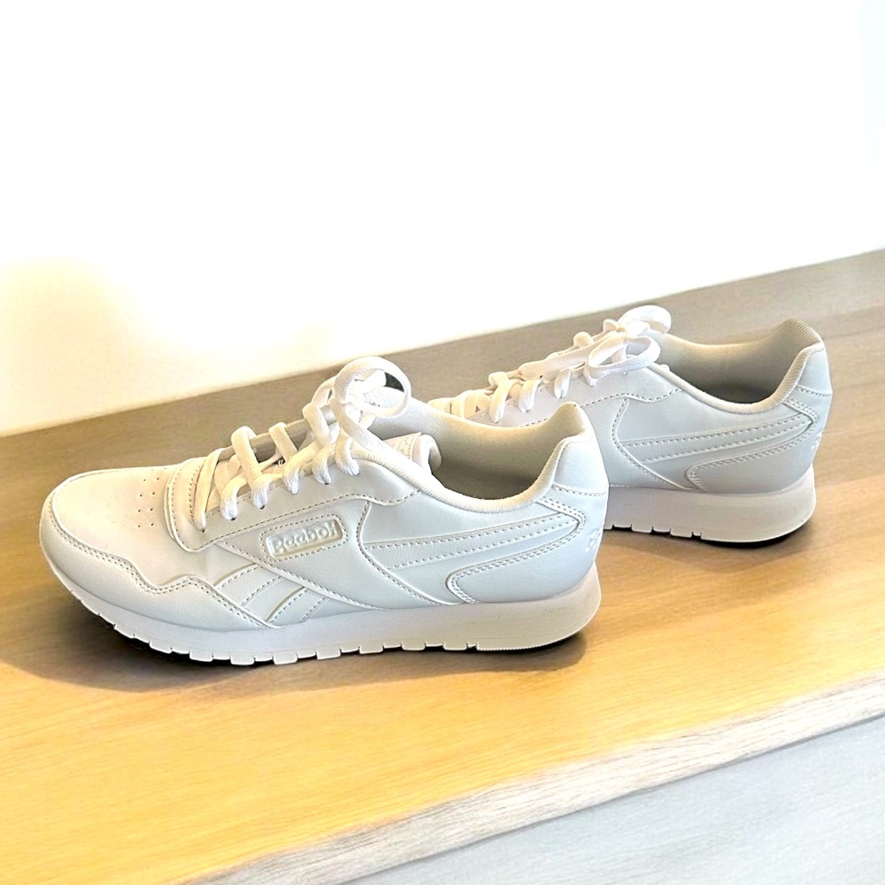 White leather Reeboks. Only worn twice. Perfect white tennis shoe.